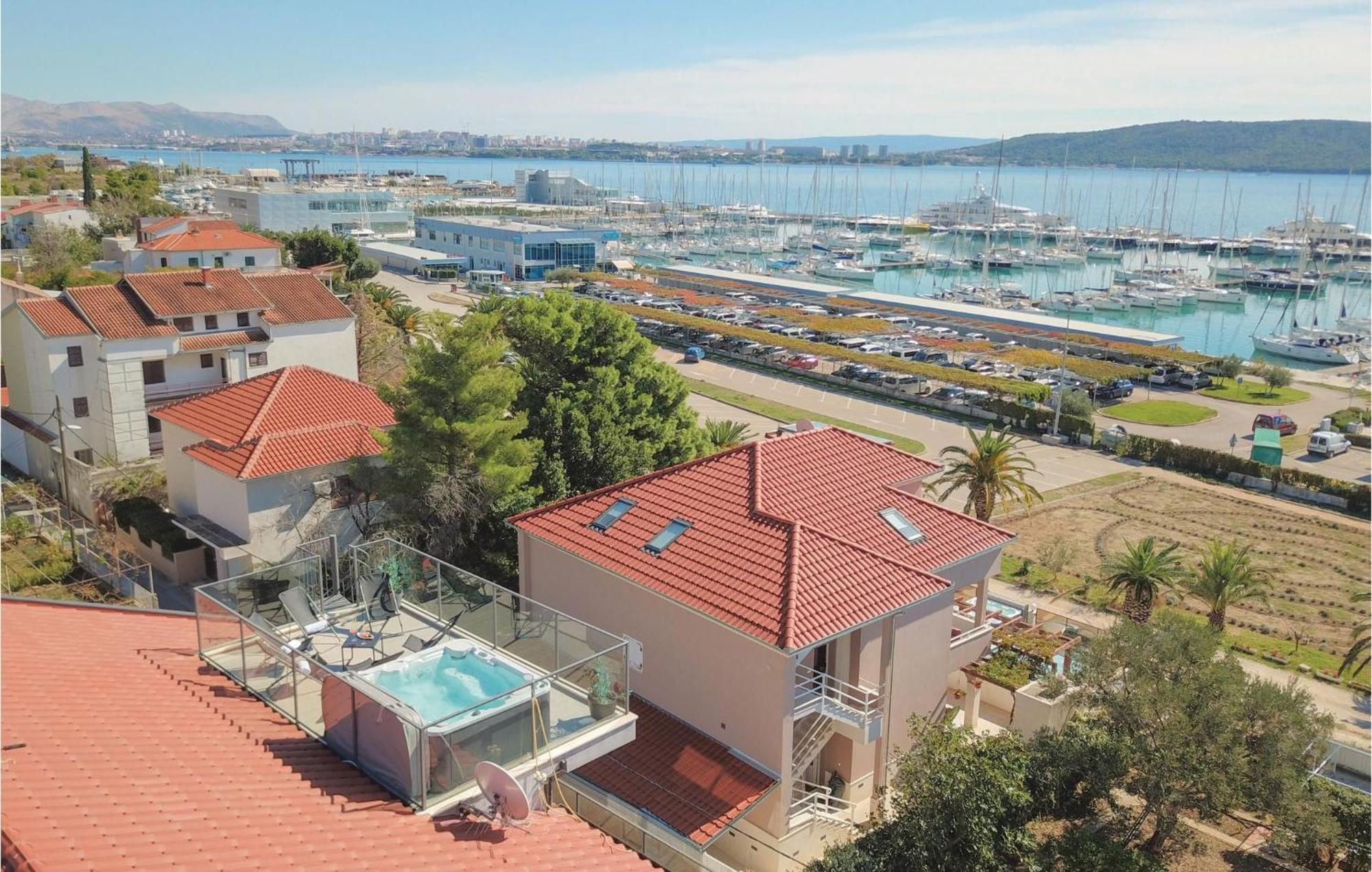 Nice Apartment In Kastel Gomilica With Wifi Kastela Luaran gambar