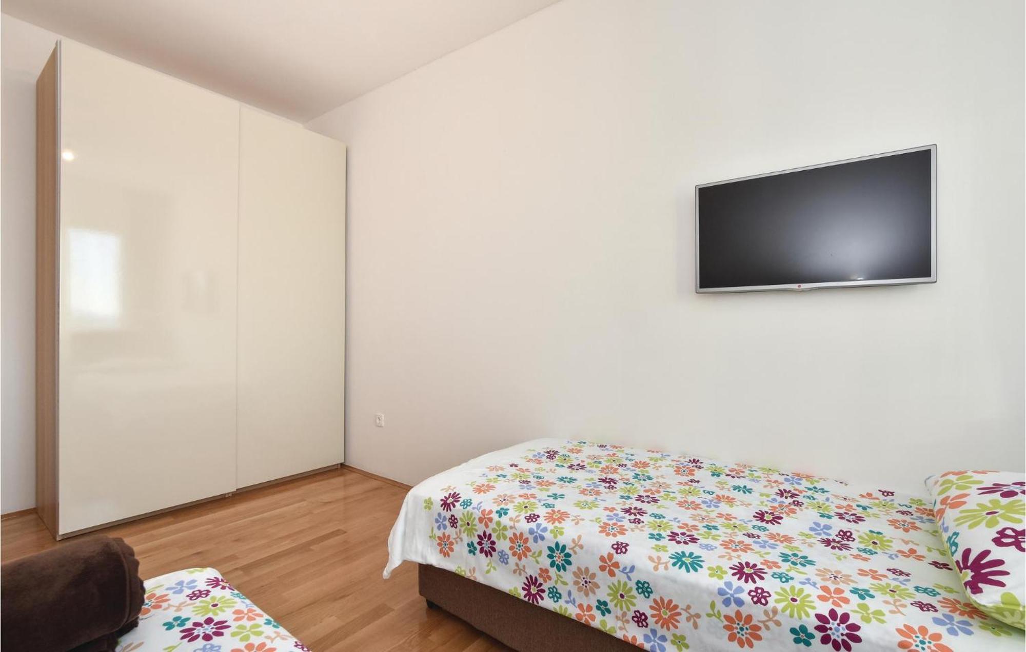 Nice Apartment In Kastel Gomilica With Wifi Kastela Luaran gambar