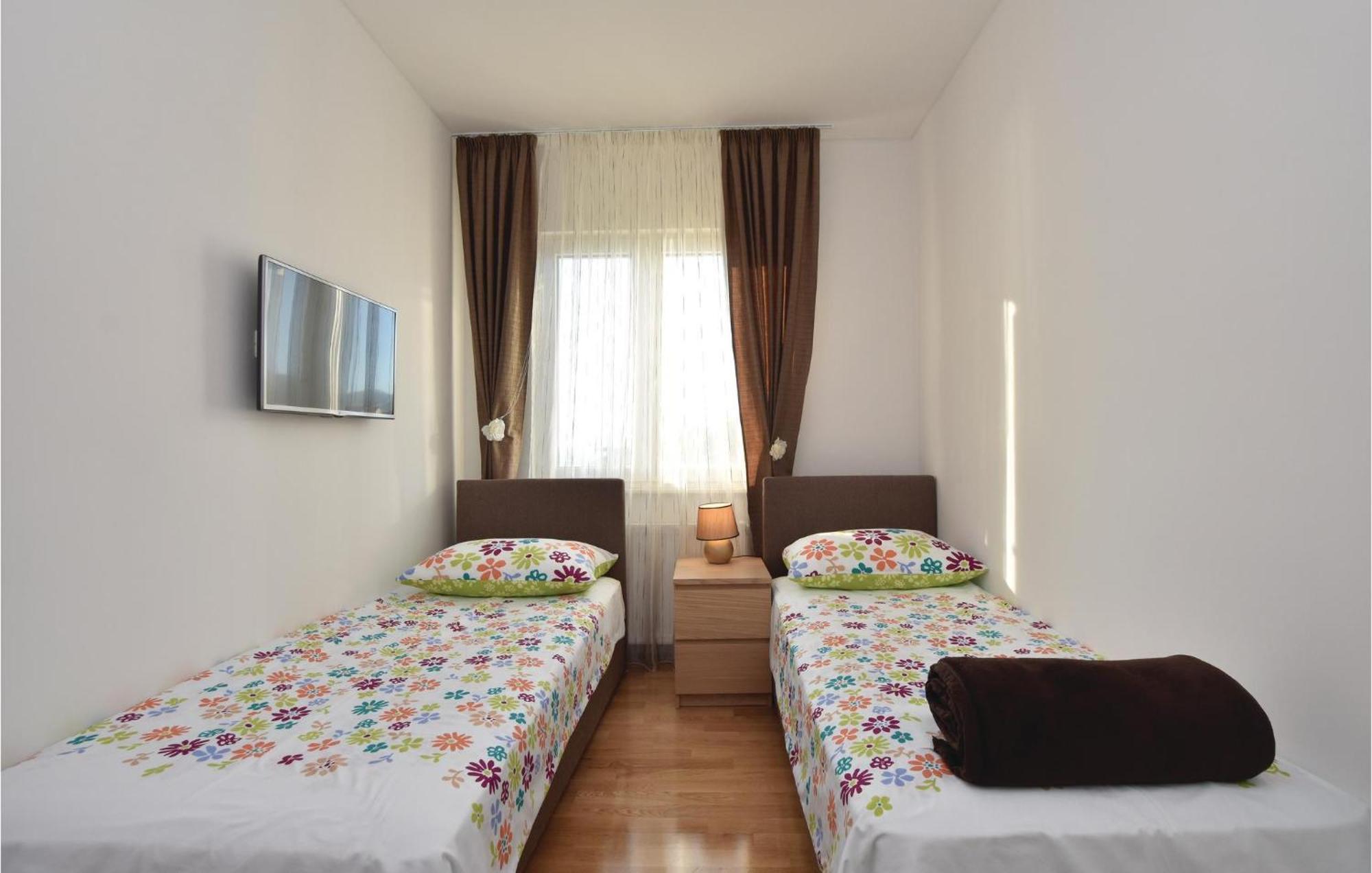 Nice Apartment In Kastel Gomilica With Wifi Kastela Luaran gambar